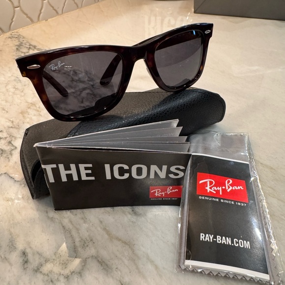 Ray-Ban Tortoise Wayfarer Sunglasses - Picture 5 of 9